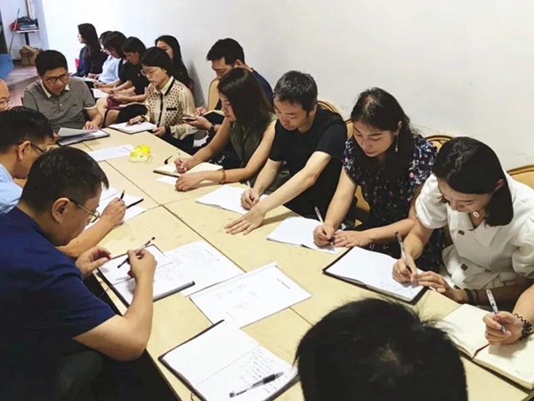 文演教育開展“抓政治理論學習，強化意識形態(tài)工作”專